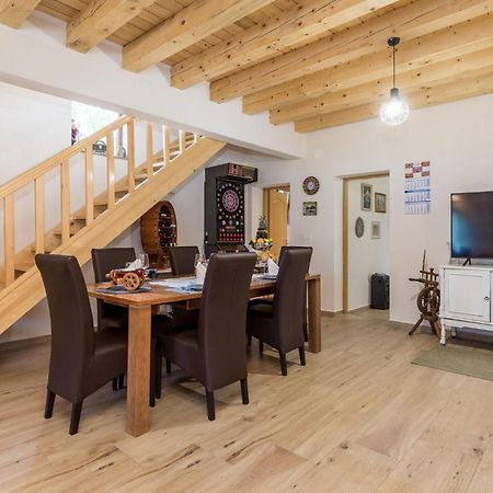 Amazing Home In Vrzici With Jacuzzi Exterior photo